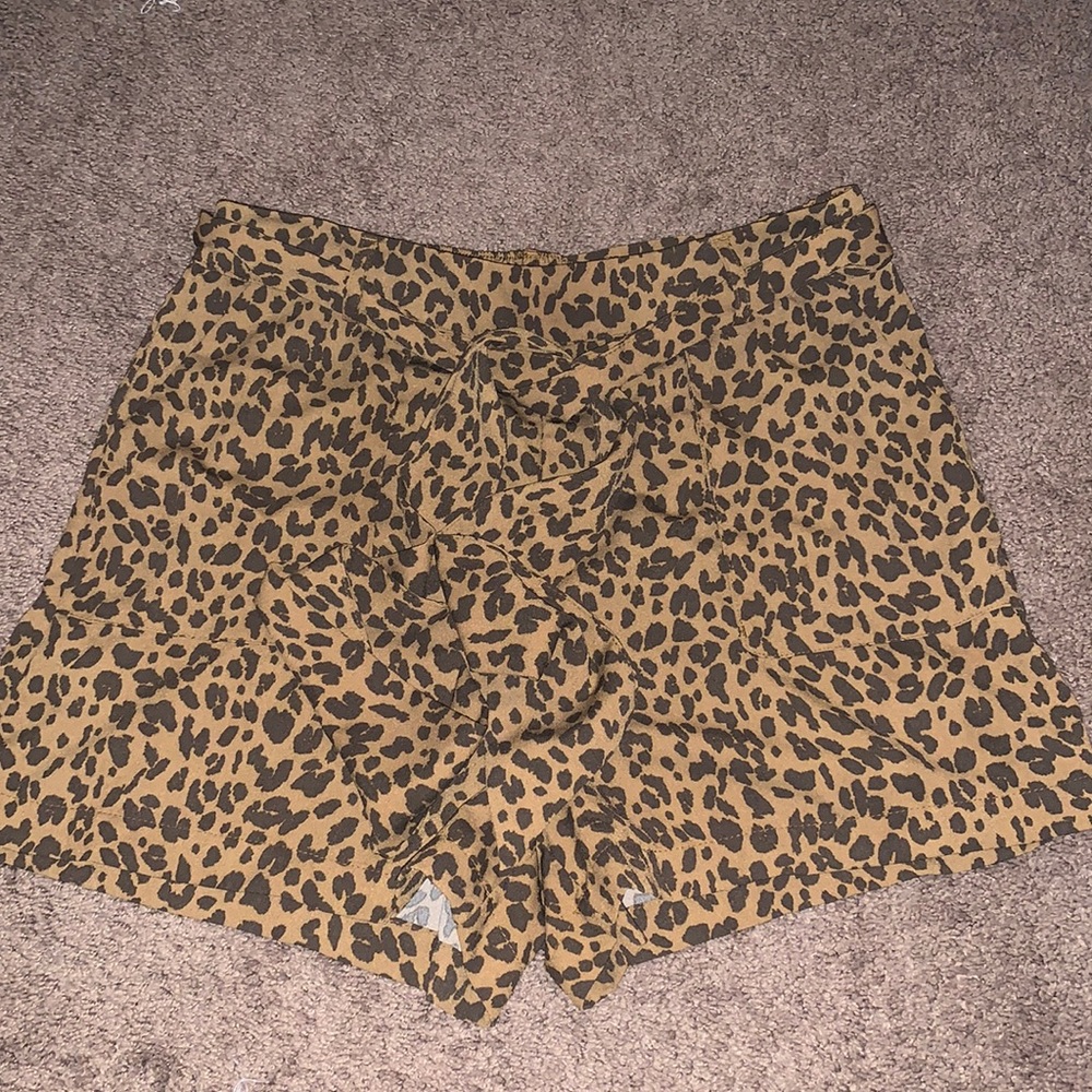 A new day. Size L. Leopard print.